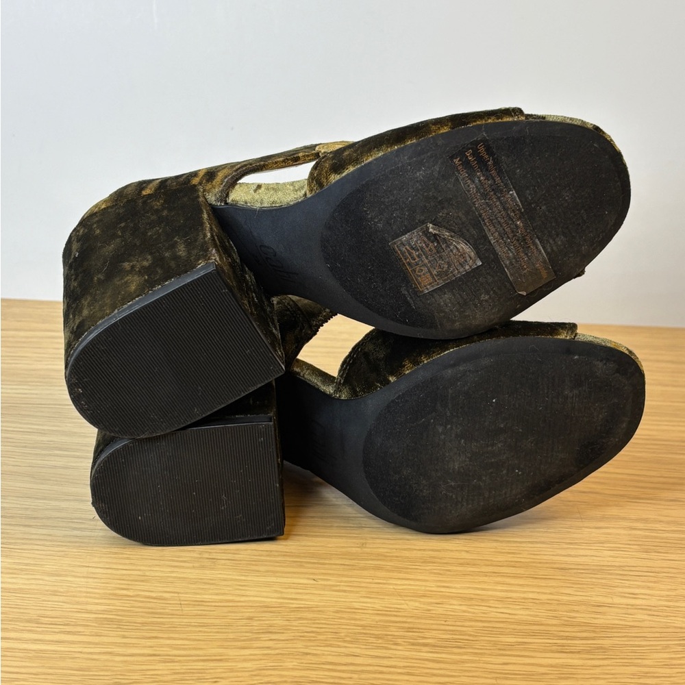 “CAbi” Crushed‎ Velvet Interlock Block Heel Sandals - Olive Green Woman’s 7 - Picture 9 of 9